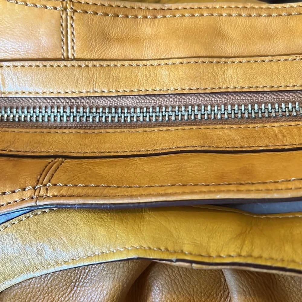 Vintage Coach C0982 Parker hobo purse
